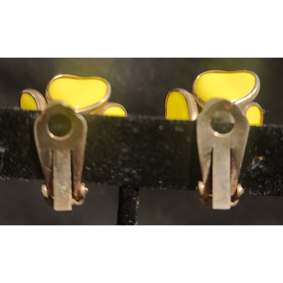 VTG Yellow Floral Enamel Brooch and Clip On Earrings Set Spring Summer Easter - Picture 6 of 9